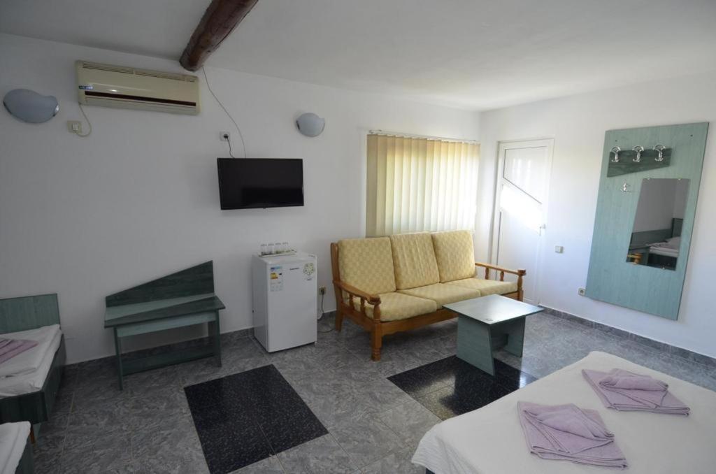 Vila Rara Hotel Costinesti Buitenkant foto