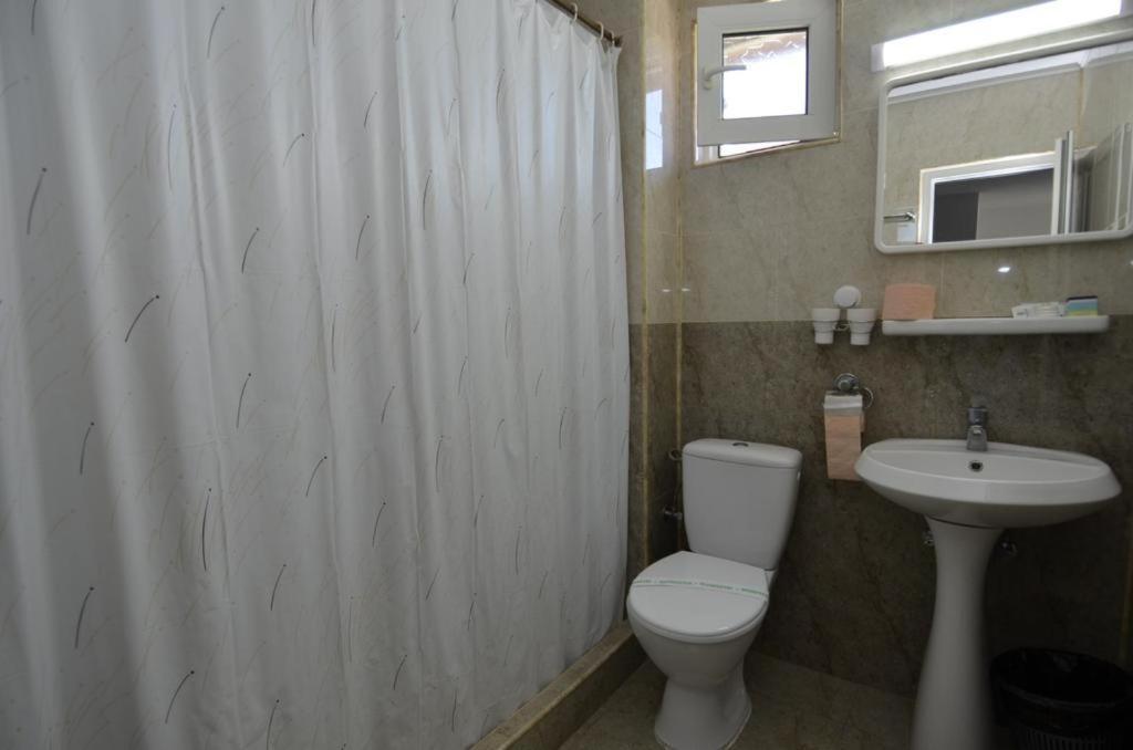 Vila Rara Hotel Costinesti Buitenkant foto