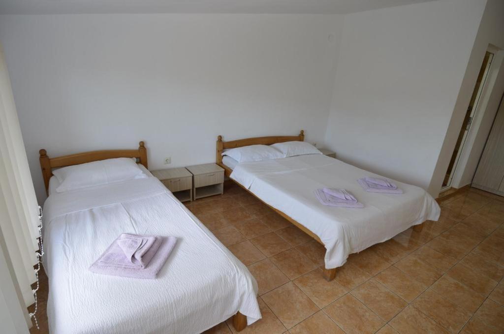 Vila Rara Hotel Costinesti Buitenkant foto